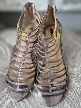 NWT Tahari Metalic Snakeskin Strappy Heels Size 9